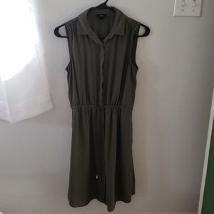 Sleeveless button up dress
